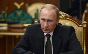 Le président russe Vladimir Poutine, le 17 novembre 2015 au Kremlin lors d'une rencontre après les résultats de l'enquête sur le crash dans le Sinaï