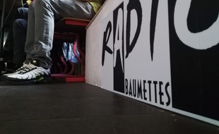 A Marseille, l'équipe détenue de Radio Baumettes enregistre pour la première fois une émission hors les murs, à Coco Velten.