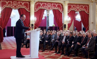 François Hollande a prévenu mardi qu'il exigerait des contreparties "mesurables" aux allègements de charges promis aux entreprises, sans toutefois chiffrer les créations d'emplois attendues, faisant de la lutte contre le chômage la mère de toutes ses batailles.