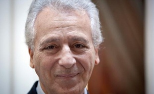 Le docteur Pierre Dukan, auteur à succès d'une méthode controversée pour maigrir, a été radié à sa propre demande de l'Ordre des médecins, a indiqué mercredi l'Ordre, confirmant une information diffusée par le quotidien La Croix.