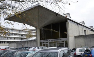L'entrée du tribunal d'Evry le 26 novembre 2013