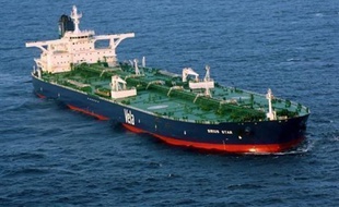 Le chef des pirates somaliens qui détenaient le superpétrolier saoudien Sirius Star et son équipage depuis le 15 novembre a annoncé à l'AFP avoir "libéré" vendredi le navire.