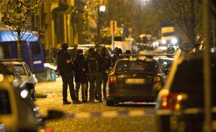 Des policiers déployés le 22 novembre 2015 à Bruxelles en état d'alerte antiterroriste maximale