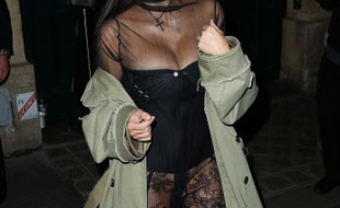 Kim Kardashian portait deux jours avant d'être attaquée un des bijoux dérobés par les voleurs.