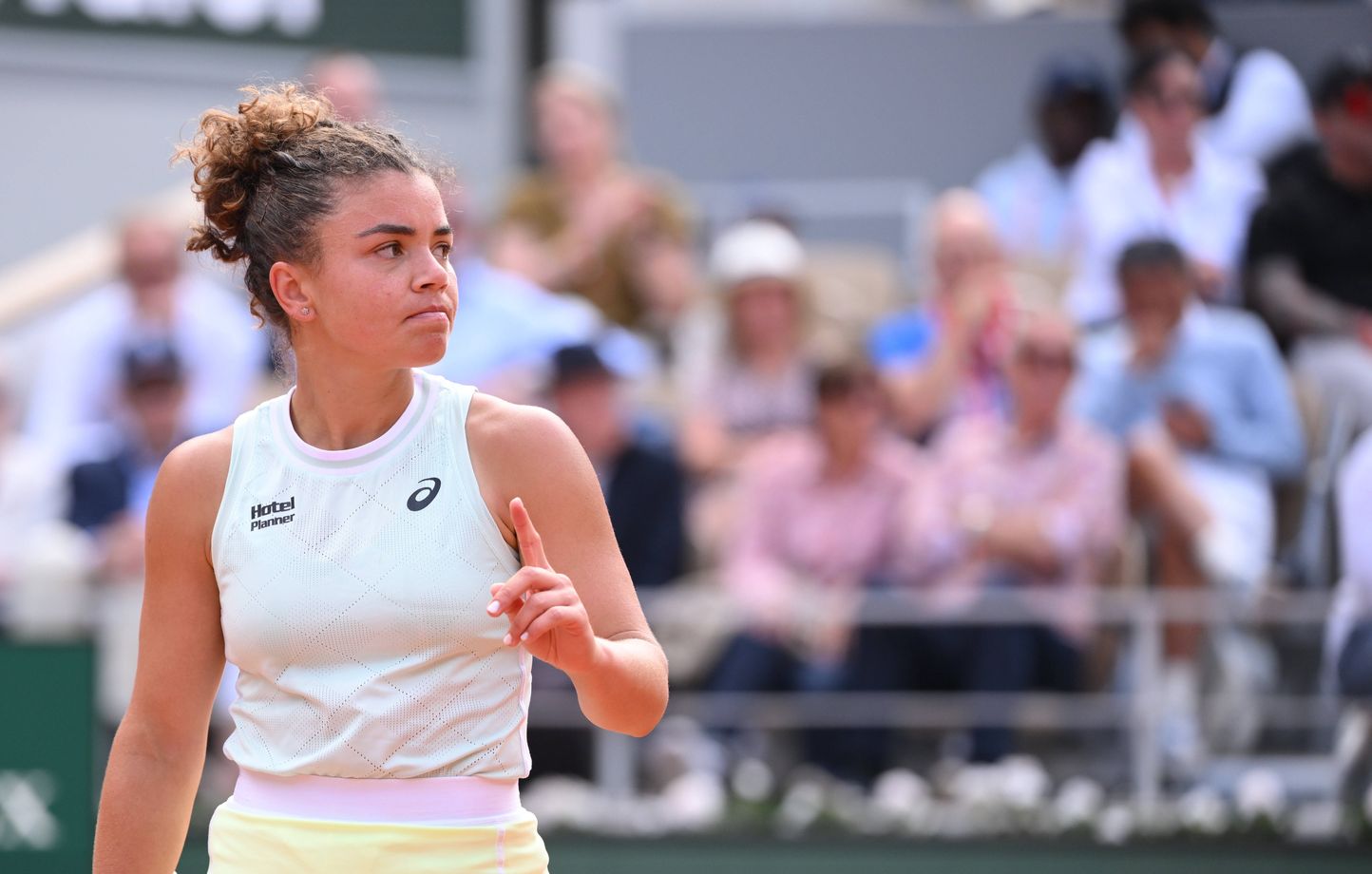 Finale Roland Garros 2024 Jasmine Paolini la petite pile electrique qui a pris tout son temps pour s allumer