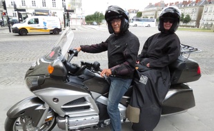 Nantes, le 17 juin 2014, lancement d'Allomoto44, societe de moto taxi, gere par Patrick Pucheu (ici en compagnie d'une cliente)