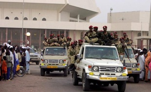 Deux députés tchadiens ont été inculpés jeudi pour "complicité" dans le cadre d'un complot présumé au Tchad, a-t-on appris de source judiciaire.