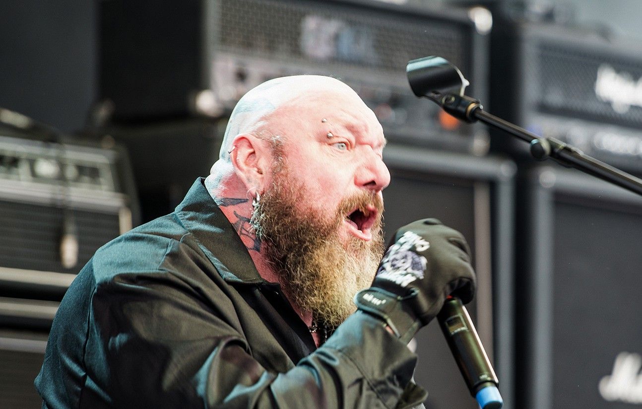 Paul Di’Anno, l’ancien chanteur du groupe de heavy metal Iron Maiden, est mort à l’âge de 66 ans thumbnail