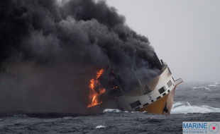 Le navire de commerce italien a coulé ce mardi dans le golfe de Gascogne.