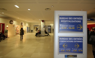 Le hall d'accueil du bloc hôpital du CHU Pontchaillou à Rennes.