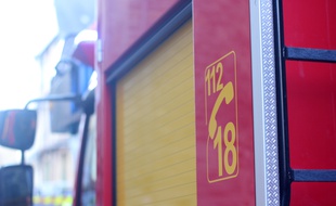 Illustration d'un camion de pompiers, ici en Bretagne.