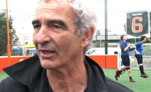 Capture d'écran de la vidéo «Raymond Domenech coach de l'équipe de 20Minutes.
