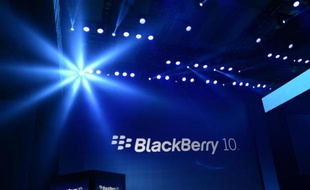 Le fonds d'investissement américain Cerberus a manifesté son intérêt pour un éventuel rachat du fabricant canadien de smartphones en difficultés BlackBerry, a-t-on appris mercredi de source proche du dossier.