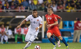 L'attaquant colombien Roger Martinez (en blanc), ici lors de la demi-finale de la dernière Copa America contre le Chili.