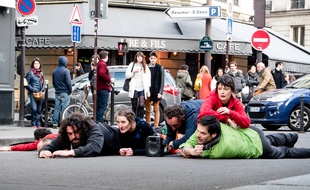 La compagnie Jeanne Simone interviendra sur le parvis de Champs Libres.