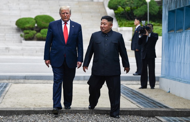 Donald Trump fait quelques pas historiques au nord, avec Kim Jong Un 640x410_donald-trump-kim-jong-frontiere-entre-coree-sud-nord