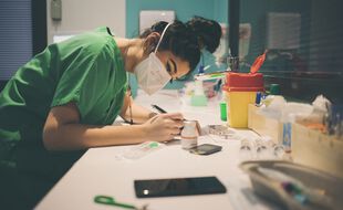 La décrue de l'épidémie se poursuit et se constate à l'hôpital.