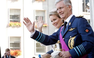 Philippe, ici avec le princesse Mathilde, est officiellement devenu le roi des Belges, le 21 juillet 2013