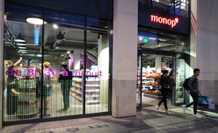 Le magasin Monop' ouvre jusqu'à minuit en centre-ville de Nantes.