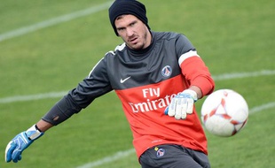 Le gardien parisien Nicolas Douchez à l'entraînement le 18 octobre 2012.