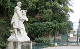 Marseille, le 21 octobre 2014, le parc Puget va rouvrir. Le cobra n'a pas été trouvé.