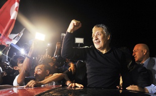 Le candidat à la présidentielle tunisienne Nabil Karoui a été acclamé après sa libération le 9 octobre 2019.