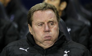 La presse britannique voit, vendredi, l'actuel entraîneur de Tottenham, l'Anglais Harry Redknapp, succéder à Fabio Capello à la tête de l'équipe d'Angleterre, à la suite de la démission de l'Italien, qu'elle n'épargne pas dans ses commentaires.