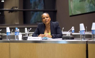 La ministre de la Justice Christiane Taubira, le 16 juillet 2013 juste avant le début de son audition par la commission parlementaire Cahuzac
