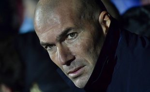 Zinédine Zidane sur le banc du Real Madrid lors d'un match à Eibar le 9 novembre 2019.