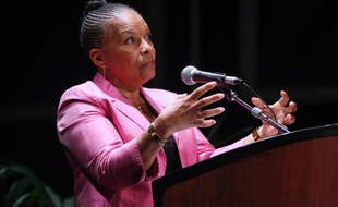 La ministre de la Justice Christiane Taubira a entamé mardi à Pantin (Seine-Saint-Denis) une tournée "d'explication" de sa future réforme pénale par une rencontre avec des professionnels de la justice, élus locaux et associations à Pantin (Seine-Saint-Denis), a constaté l'AFP.