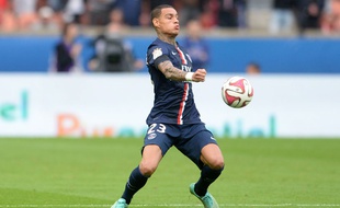 Gregory Van der Wiel lors du match entre le PSG et Bordeaux le 25 octobre 2014.
