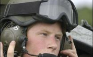 Le prince Harry, troisième dans l'ordre de succession au trône d'Angleterre, va retarder aussi longtemps que possible son départ pour Irak afin de laisser les camarades de son unité, envoyés dans ce pays, se familiariser suffisamment à leur nouvel environnement, rapporte jeudi The Sun.