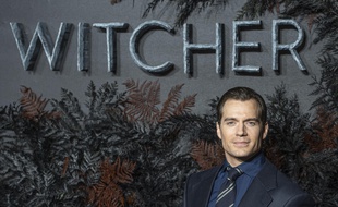 L'acteur Henry Cavill, interprète du Witcher Geralt de Riv