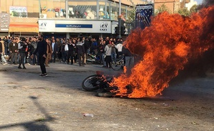 L'annonce de l'augmentation du prix de l'essence a donné lieu à de violentes manifestations, le 16 novembre 2019, en Iran.