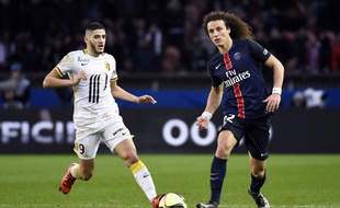 Ici au duel avec le Parisien David Luiz la semaine passée, Yassine Benzia devrait à nouveau être titularisé dimanche face à son club formateur. MIGUEL MEDINA