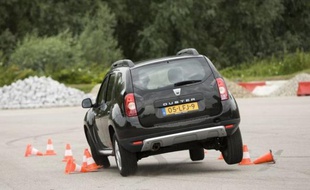 Capture d'écran d'une Dacia Duster en plein effort