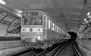 Martin Nadaud est une des huit stations fantômes du métro parisien.