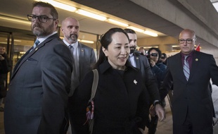 Meng Wanzhou lors de sa sortie du tribunal à Vancouver.