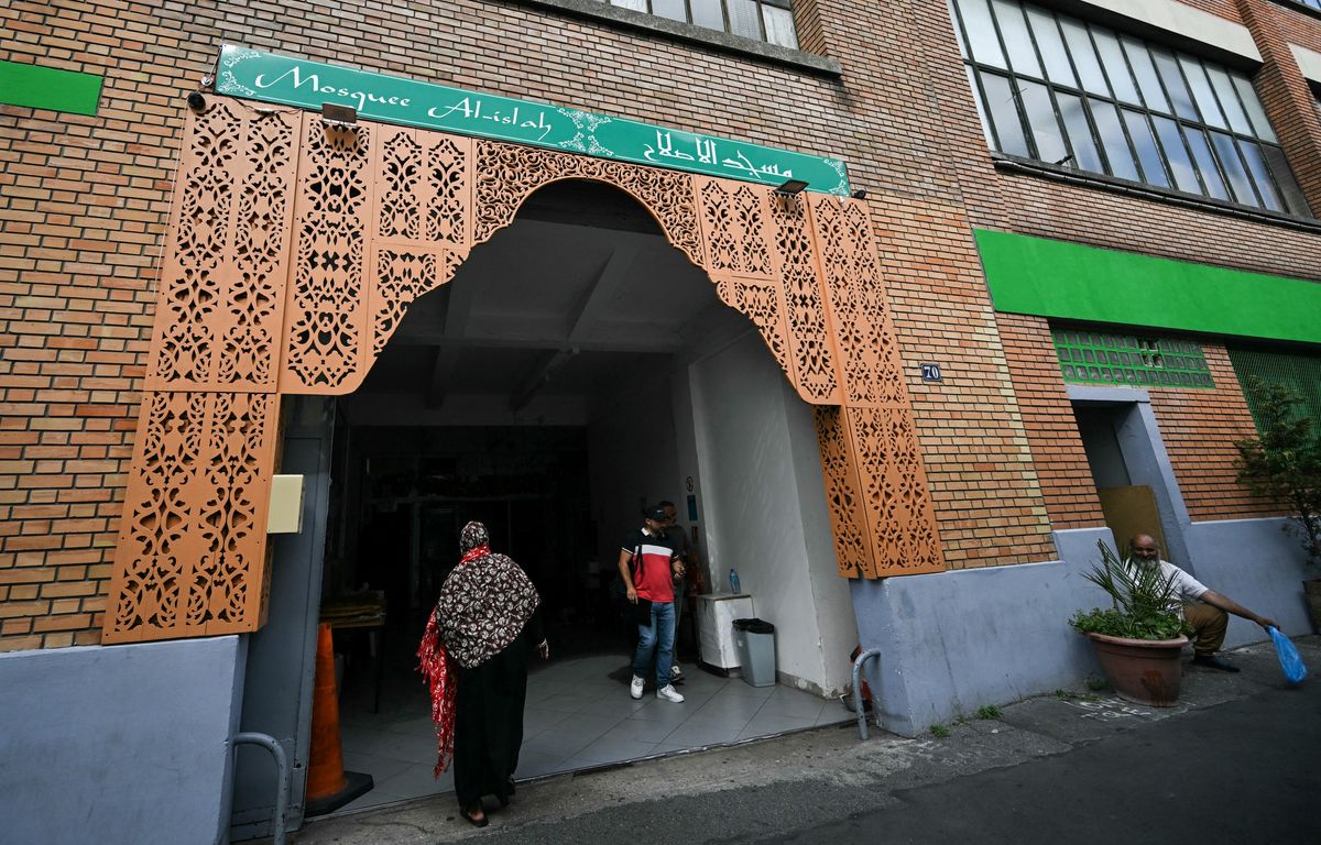 « Des moyens abjects » : Pour les musulmans de Paris, le choc après la découverte de têtes de cochon devant des mosquées