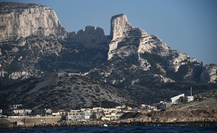 Le village des Goudes à Marseille constitue l'une des entrées principales du parc national des Calanques