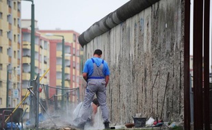 Le nombre de personnes occupant un emploi en Allemagne a atteint un record en 2011, franchissant pour la première fois la barre des 41 millions, selon un chiffre publié lundi par l'Office fédéral des statistiques.