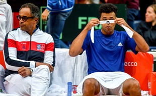 Yannick Noah et Jo-Wilfried Tsonga lors de la demi-finale de coupe Davis France-Serbie
