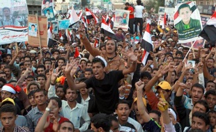 Des dizaines de milliers de Yéménites ont manifesté mercredi à Sanaa pour réclamer la levée de l'immunité dont jouit l'ex-président Ali Abdallah Saleh alors qu'il est accusé d'entraver la conclusion de la conférence de dialogue national.