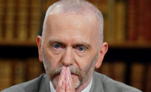L'écrivain français Renaud Camus au Sénat le 12 décembre 2002