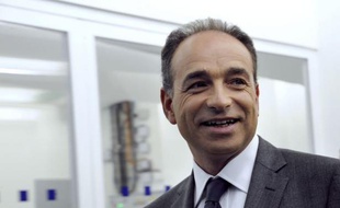 Jean-François Copé a confirmé que François Fillon serait investi, mercredi, dans la 2e circonscription de Paris par la commission nationale d'investiture de l'UMP, indiquant que le cas de Rachida Dati n'était pas encore tranché.
