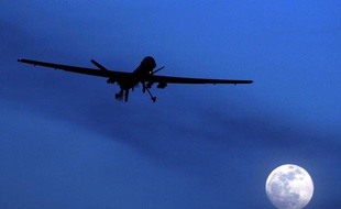 Un drone américain vole au-dessus du Pakistan le 31 janvier 2010.
