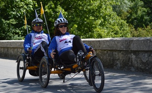 Murielle et Charles défient les préjugés en reliant Annecy à Nice en vélo.
