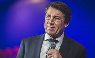 Le maire sortant lors de son premier meeting de campagne, dimanche