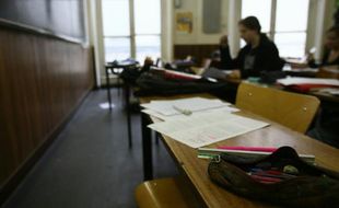 Un lycéen dans une salle de classe (image d'illustration).