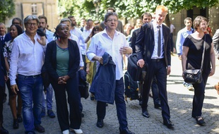 Le leader de La France insoumise et nouveau député Jean-Luc Mélenchon a fait une arrivée groupée mardi à l'Assemblée nationale avec les élus LFI.